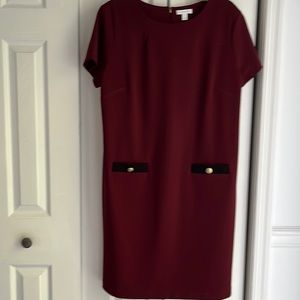 Women’s dress size L,
